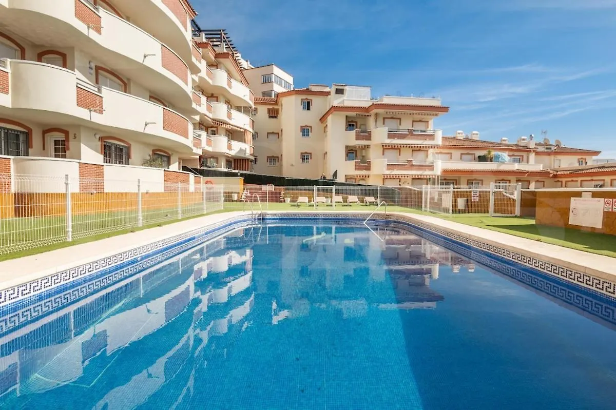 Cozy Getaway With Pool, Close To The Beach By Rems Benalmadena Apartment
