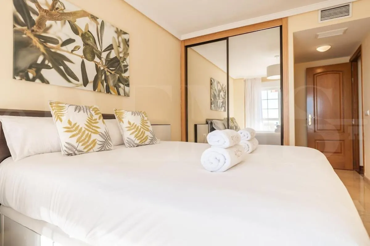 Cozy Getaway With Pool, Close To The Beach By Rems Benalmádena Διαμέρισμα